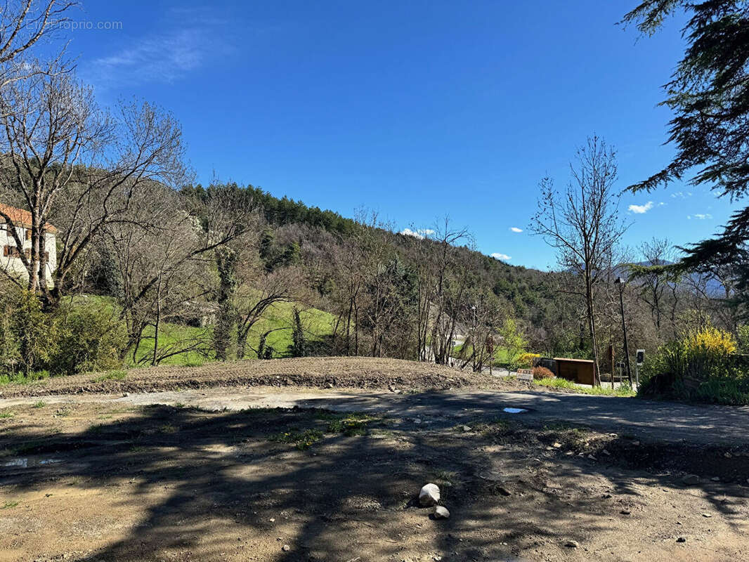 Terrain à CHATEAUVIEUX