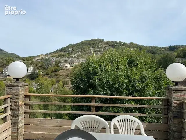 Appartement à ENTRAYGUES-SUR-TRUYERE
