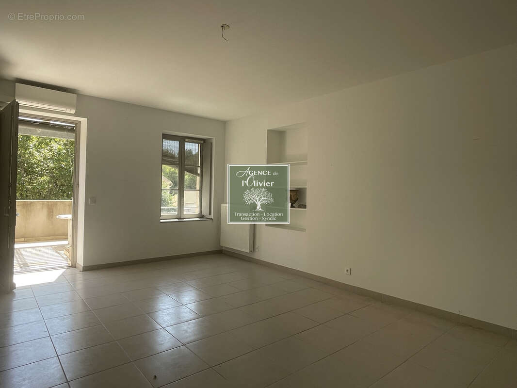 FONTVIEILLE - Appartement de 73 m2 au coeur du village - photo 4