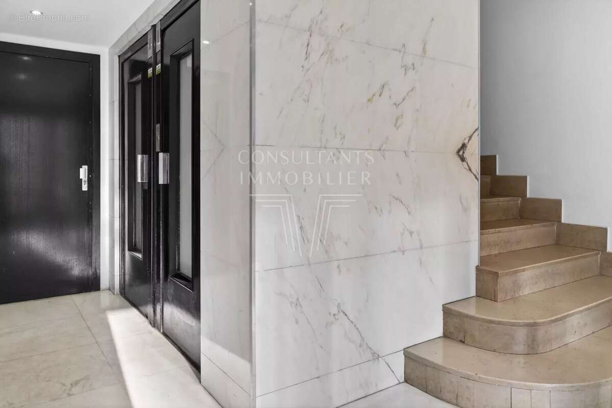 Appartement à NEUILLY-SUR-SEINE