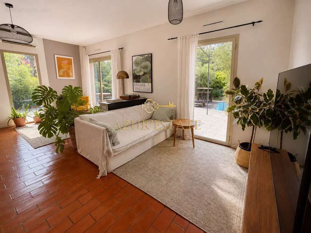 Valbonne : villa 6 pieces avec terrain et piscine dans domaine sécurisé - photo 7