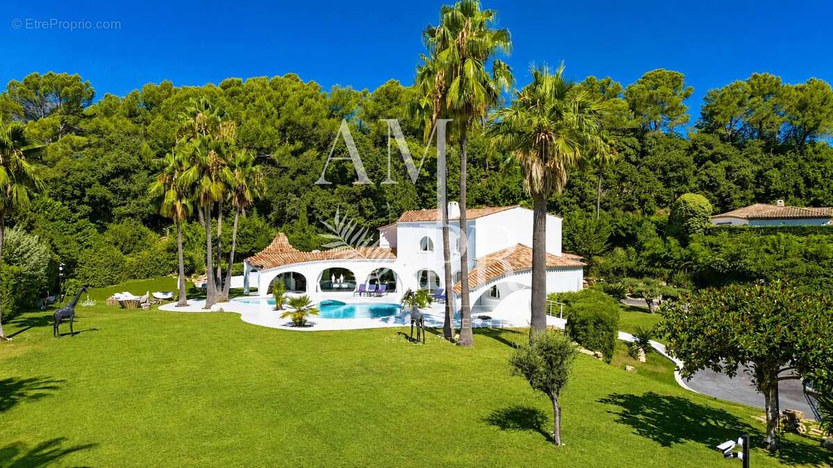 Villa de style – domaine privé fermé – sécurité 24h/24 et 7j/7 – rénovée en 2025 - photo 4