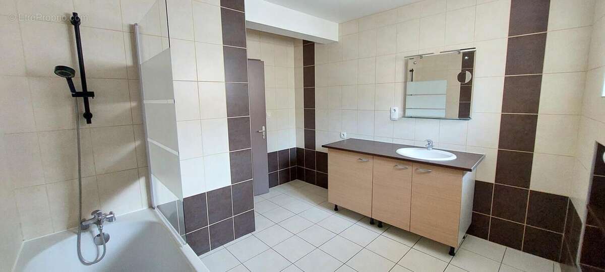 Maison 82 m² à Beaurepaire  - photo 8
