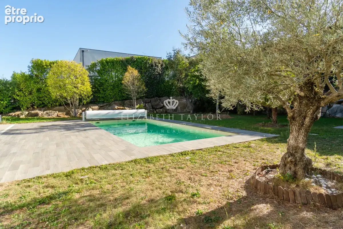 Maison contemporaine familiale de 240 m2 avec piscine sur terrain de 1 340 m2 - photo 4