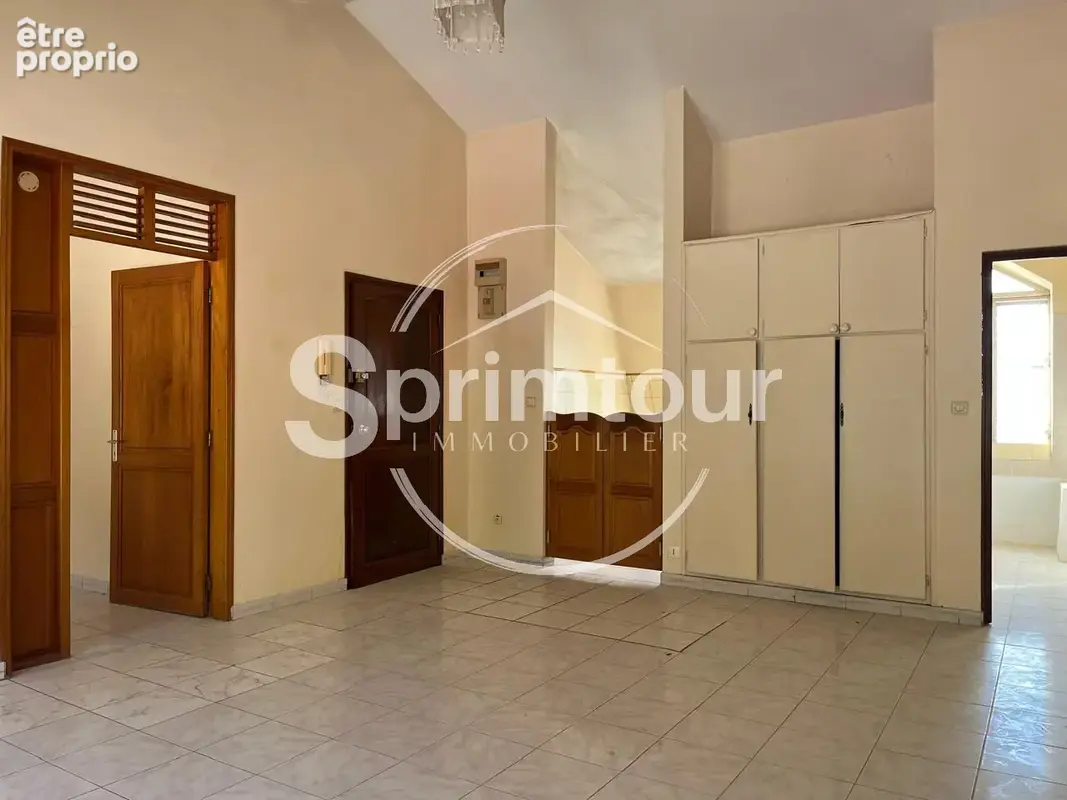 Basse-Terre   Appartement T2 lumineux au Carmel - proximité immédiate du lycée - photo 2