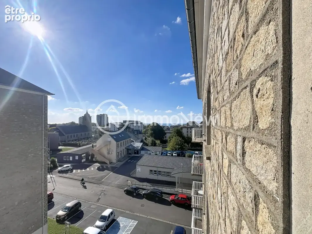 Un appartement au cinquième et dernier étage avec balcon, vue dégagée et avec une cave - photo 1