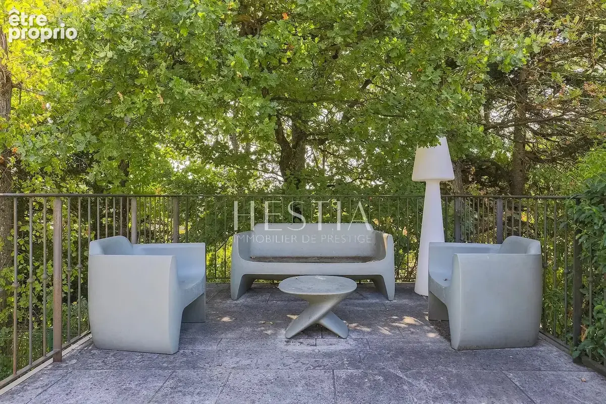 Villa esprit "Bastide" dans un cadre verdoyant - photo 6