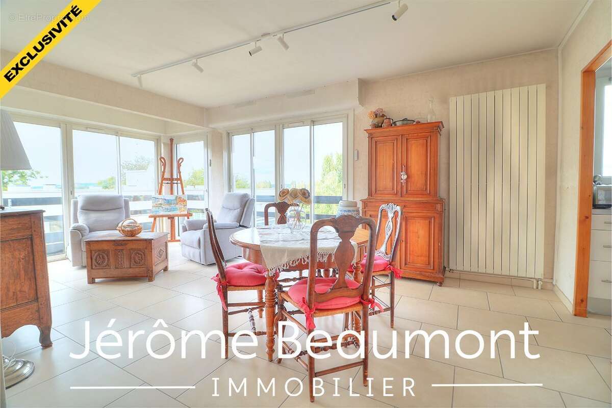 Appartement à EZANVILLE