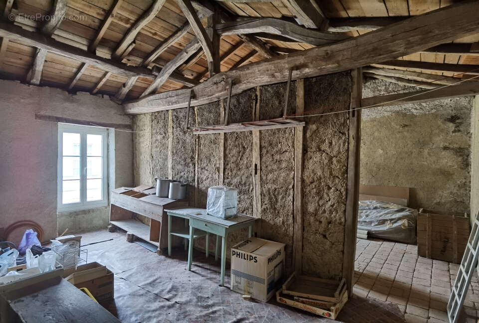 Maison à SAINT-MACAIRE-EN-MAUGES