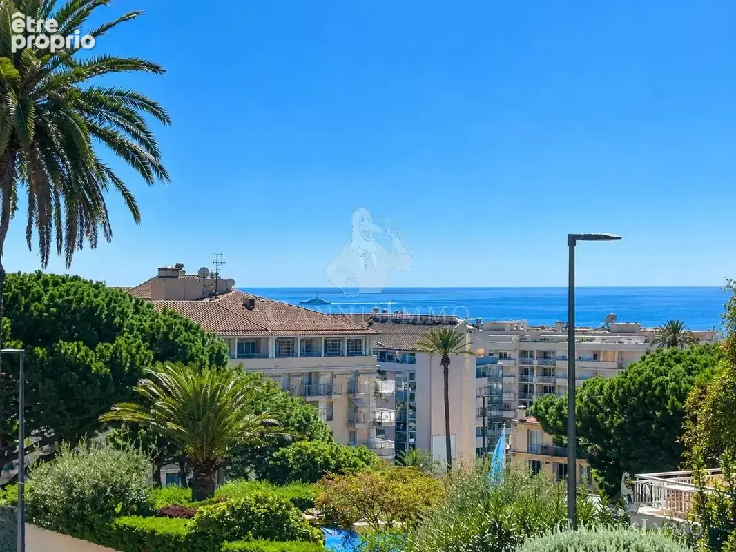 Cannes le suquet - studio d'architecte vue mer avec terrasse - photo 8