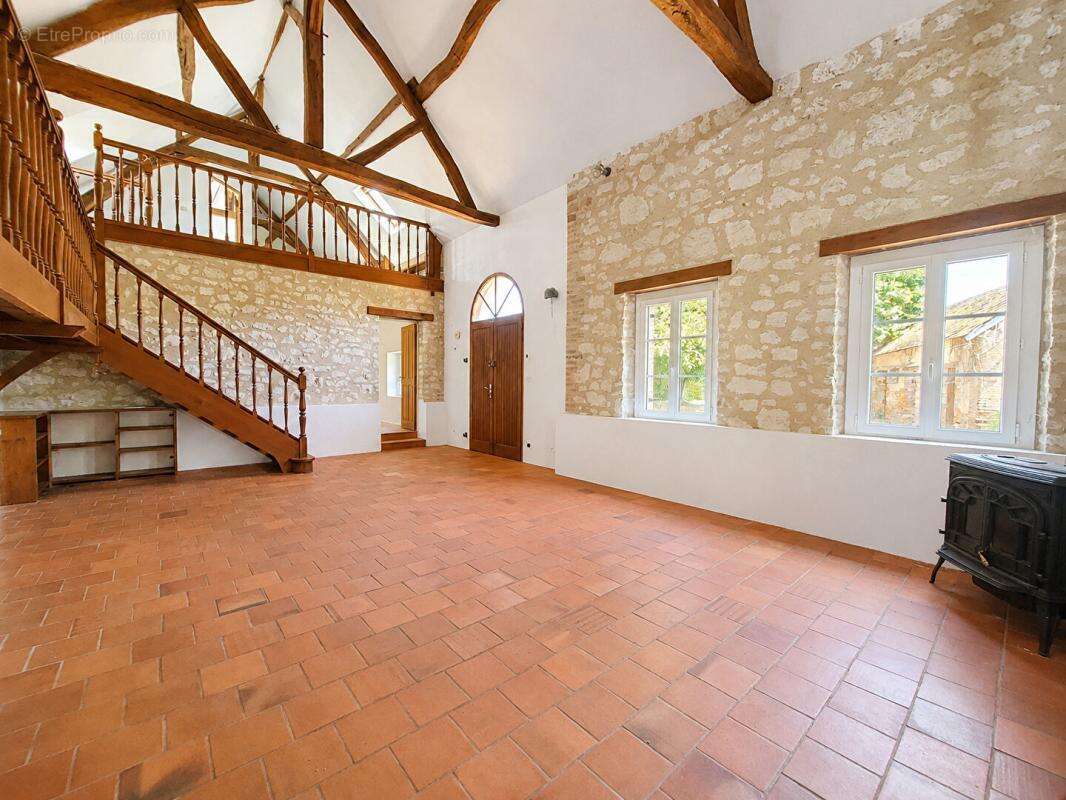 Maison 221 m² avec terrain de 5 000 m² - Mouliherne (49390) - photo 5