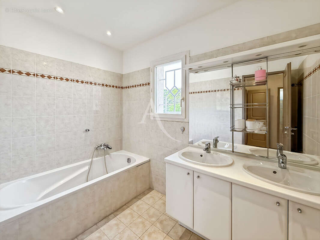EXCLUSIVITÉ - Le Cannet - Maison familiale 6 pièces de 163m²- 5 chambres - jardin et garage - photo 5