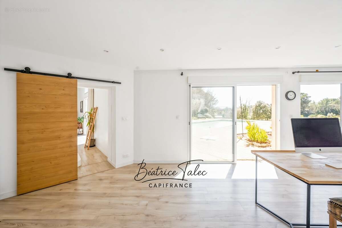 Maison de caractère avec piscine 5 pièces au cœur des vignes, double garage, 6000m2 terrain plat arboré, magnifique vue dans un  - photo 13