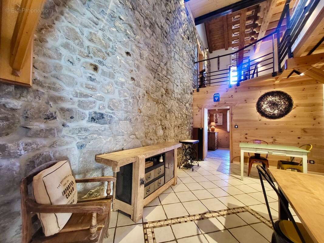 Dpt haute savoie (74), à vendre thollon-les-memises maison-gîte coeur de station - photo 18