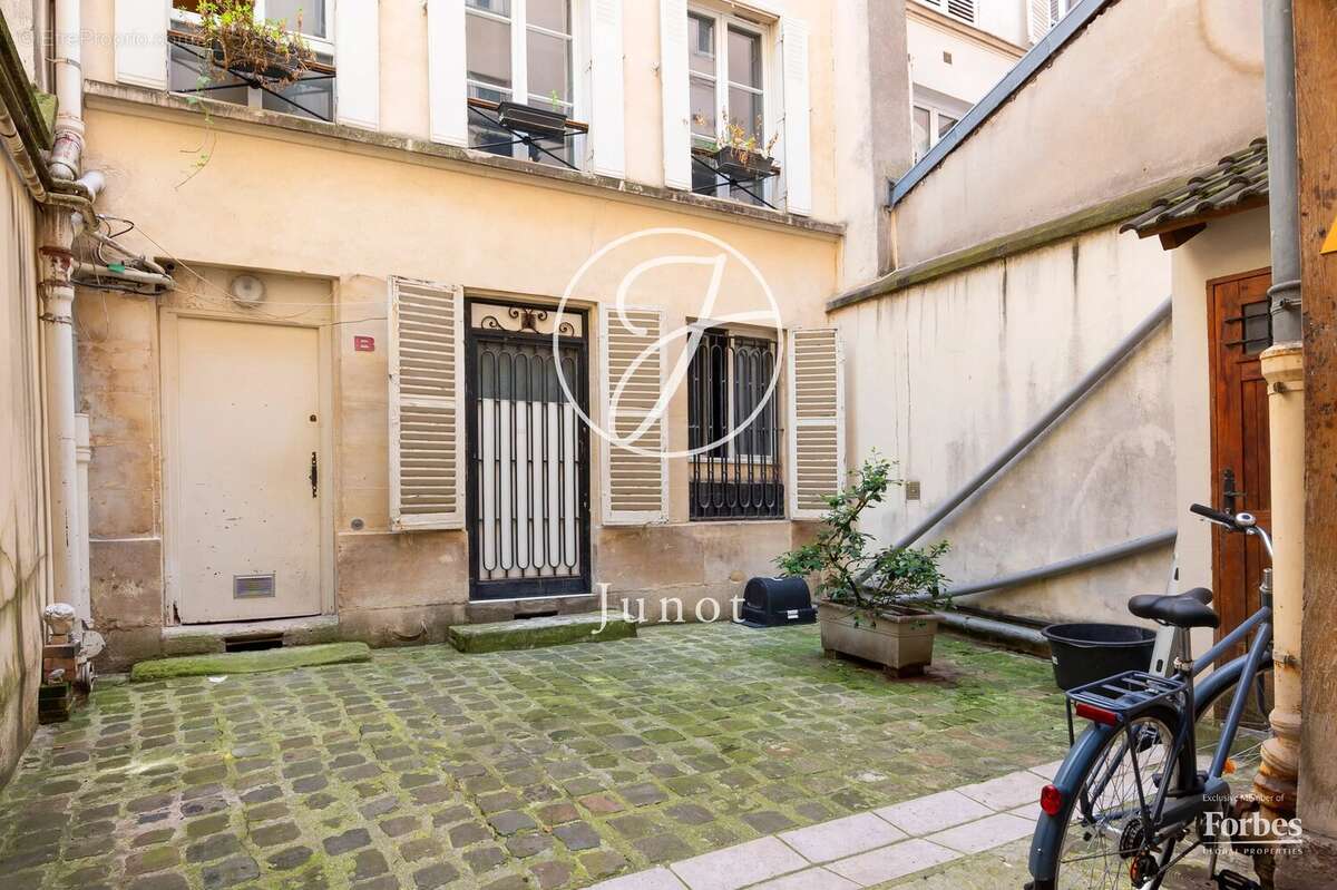 Appartement à PARIS-3E