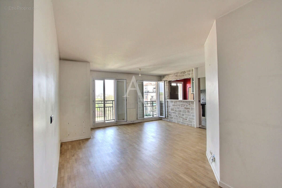Appartement à VILLENEUVE-LA-GARENNE