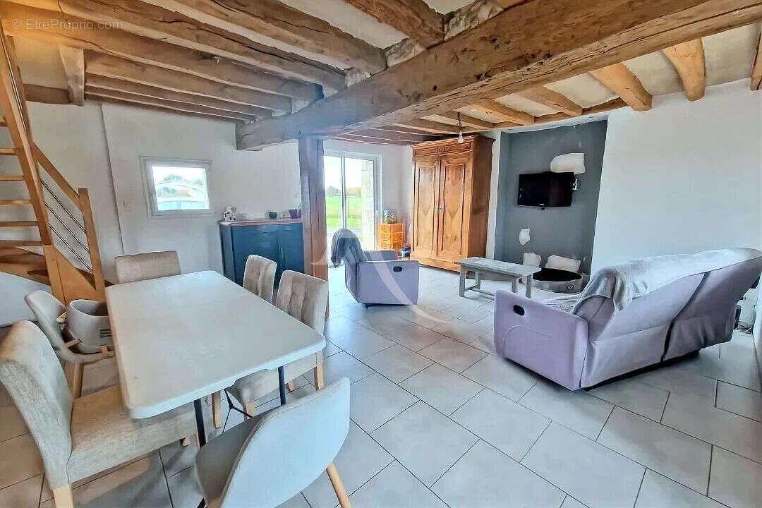 Maison à LONGUE-JUMELLES