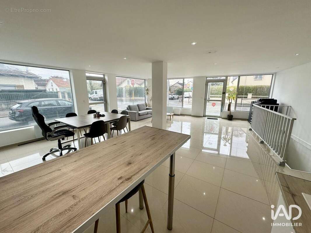 Photo 2 - Commerce à VIRY-CHATILLON