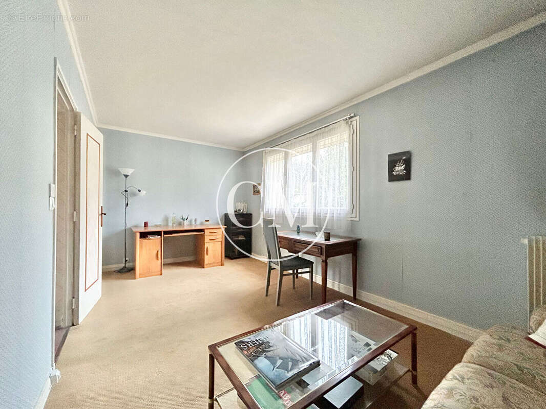 Appartement à BUC