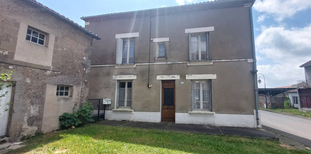 Maison à MILLAC
