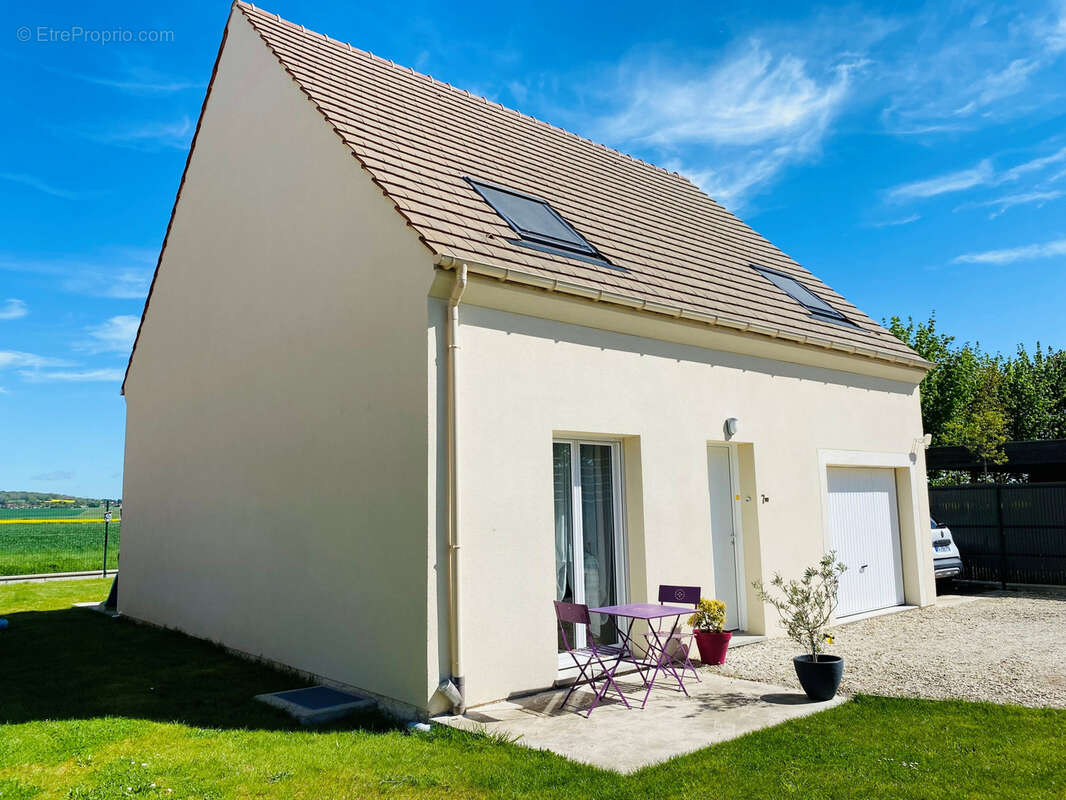 Maison à LA QUEUE-LES-YVELINES