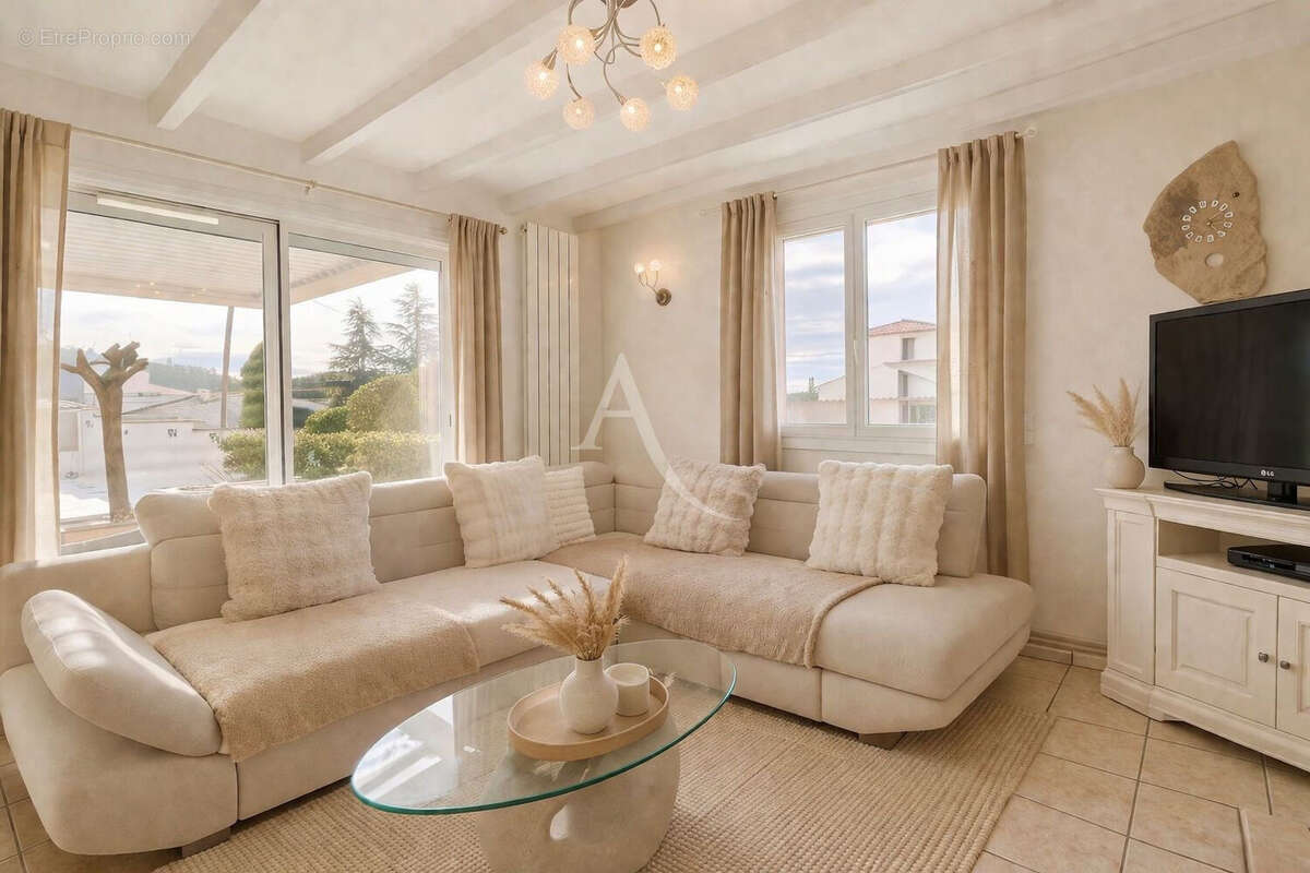 Maison à VINON-SUR-VERDON