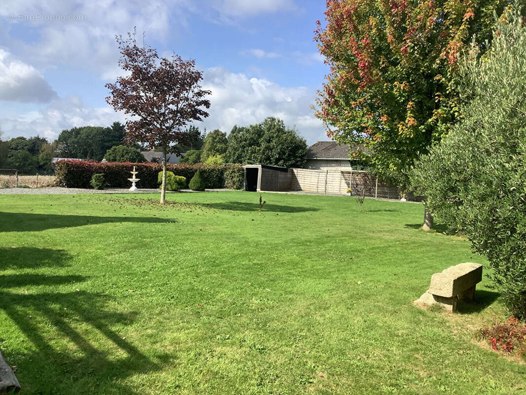 Maison à PLOUGUENAST