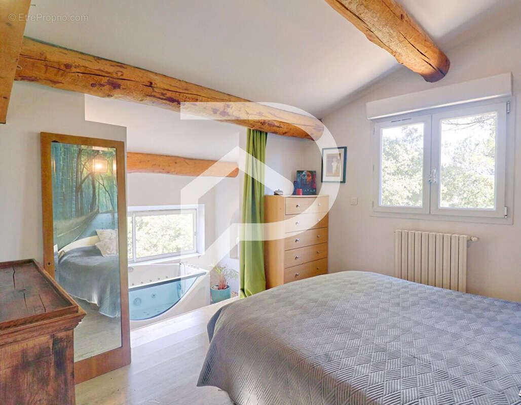 Maison à PEYPIN-D&#039;AIGUES