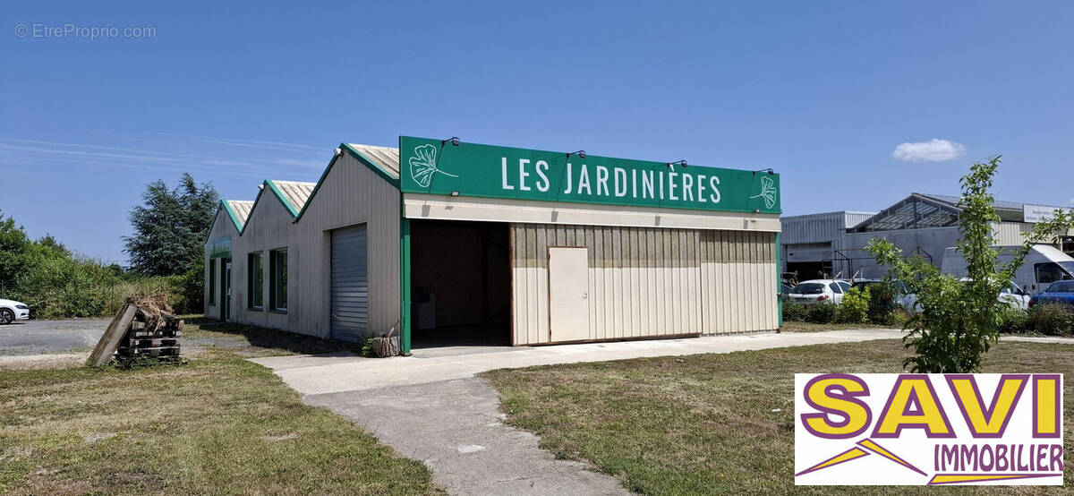 Commerce à FERRIERES-EN-GATINAIS