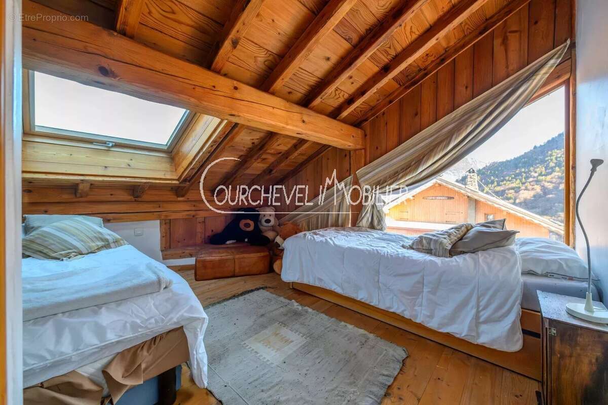 Maison à LES ALLUES