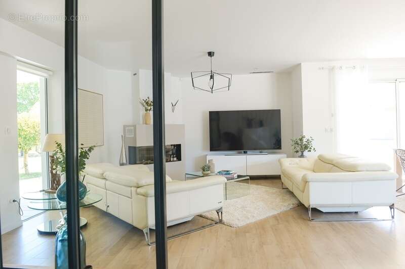 Maison contemporaine haut de gamme 203m2 avec piscine chauffée et double garage - photo 11