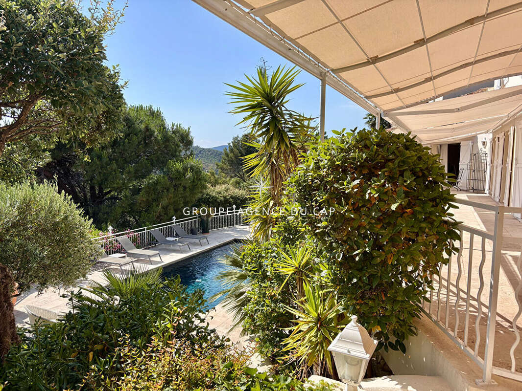 À vendre villa beaux volumes 6 chambres vue mer sud-ouest parkings aux issambres - photo 16