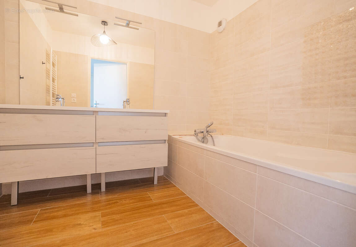 Appartement à MARSEILLE-7E