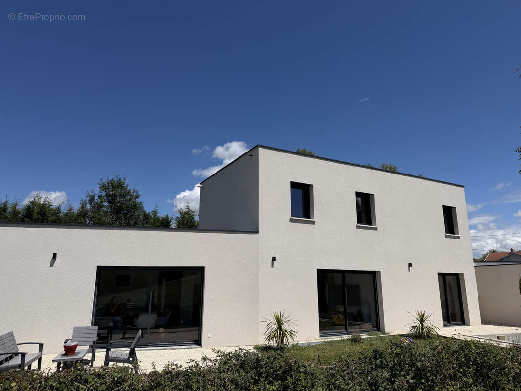 Maison à SAINT-JUST-SAINT-RAMBERT