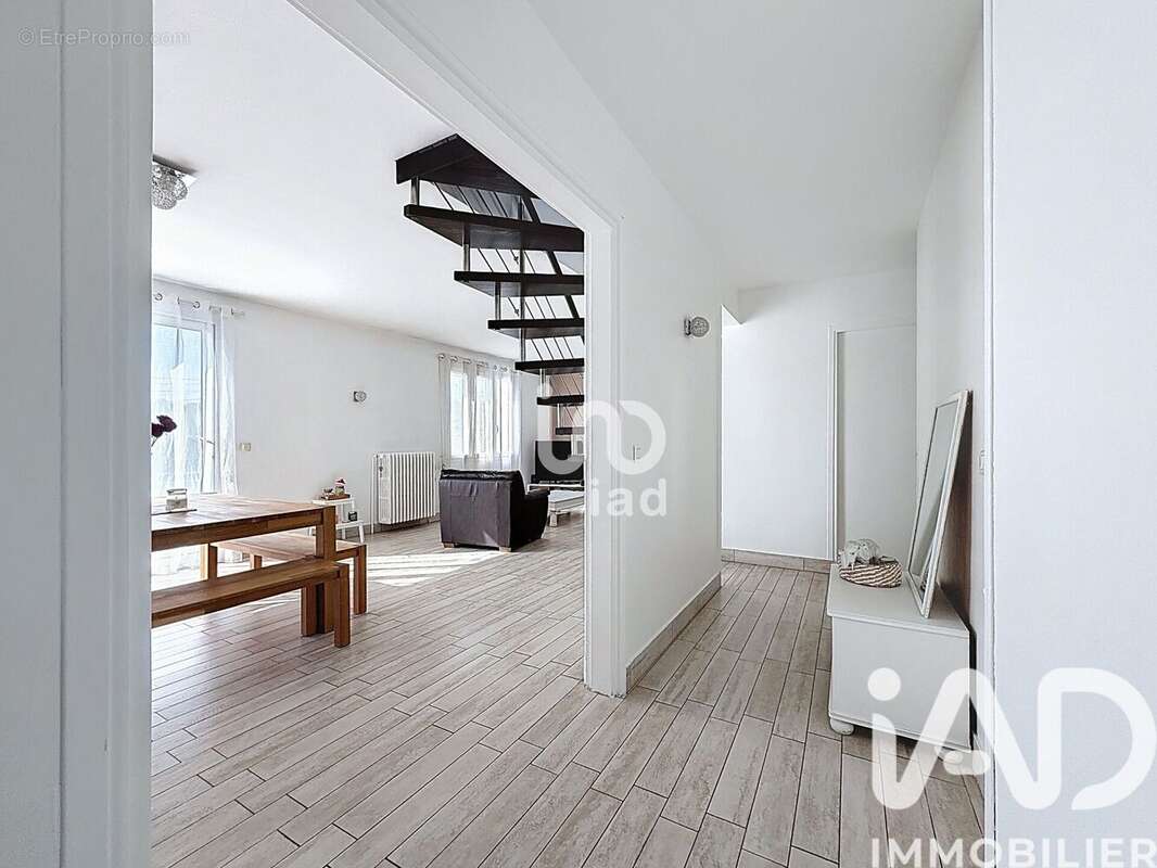 Maison 108 m² à Crecy-La-Chapelle  - photo 5