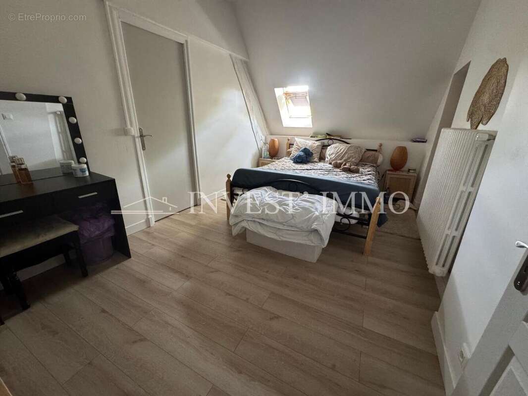 Maison ancienne en pierre de 200 m2 – Volumes généreux et rénovation soignée - photo 9