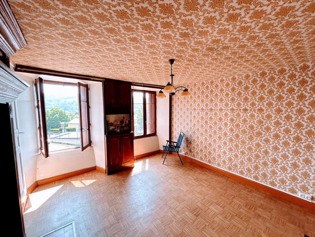 Appartement à BORT-LES-ORGUES