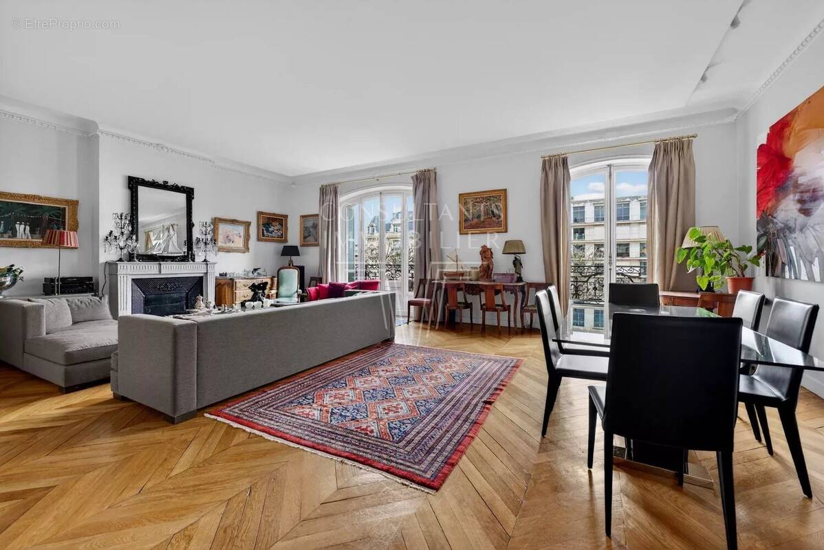 Appartement à PARIS-16E