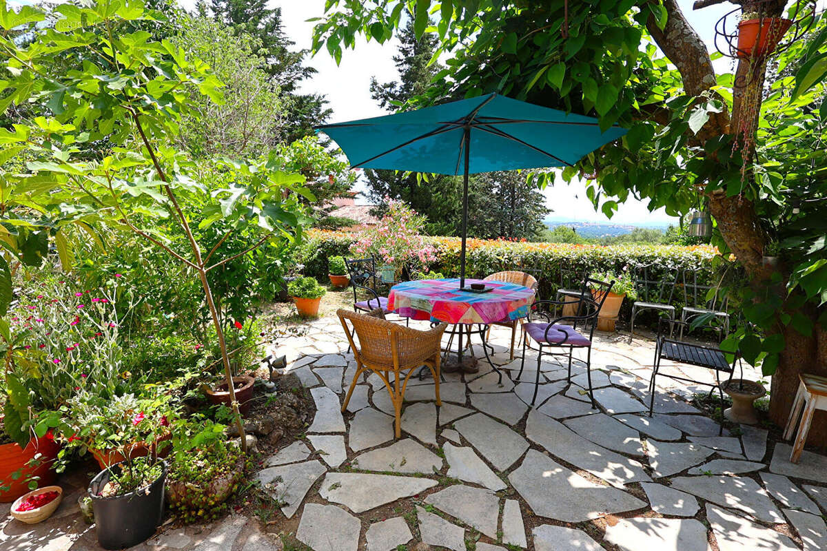 Maison 135 m² avec 2 mazets en pierre et bassin aperçu mer - photo 8