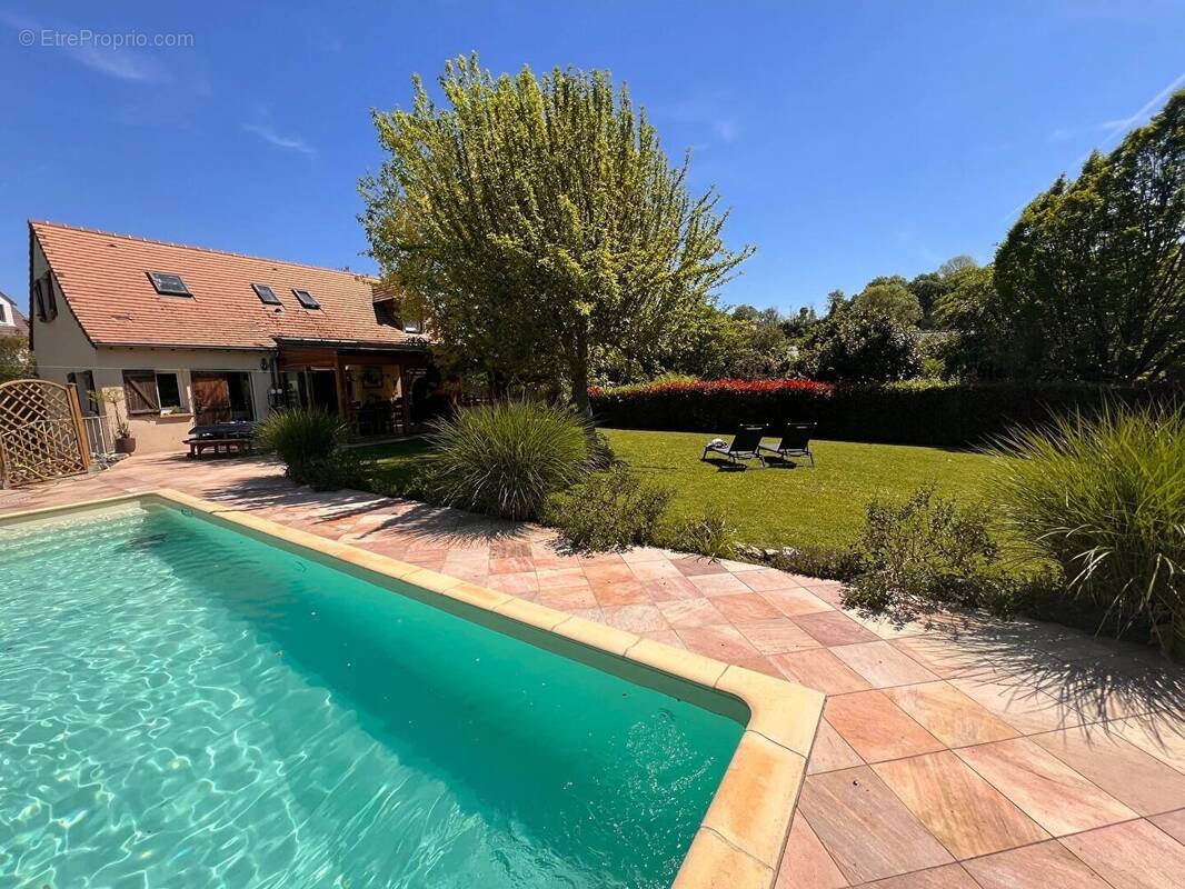 Maison à SAINT-NOM-LA-BRETECHE