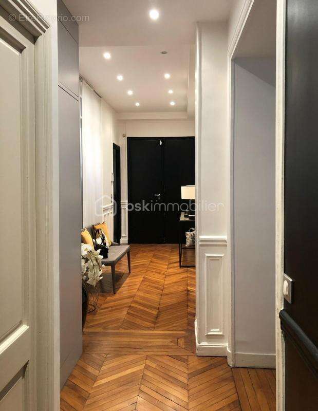 Neuilly-sur-Seine – Saint Dominique - 5 pièces haussmannien – 126 m² Carrez – Rez-de-chaussée calme et prêt à vivre - photo 2