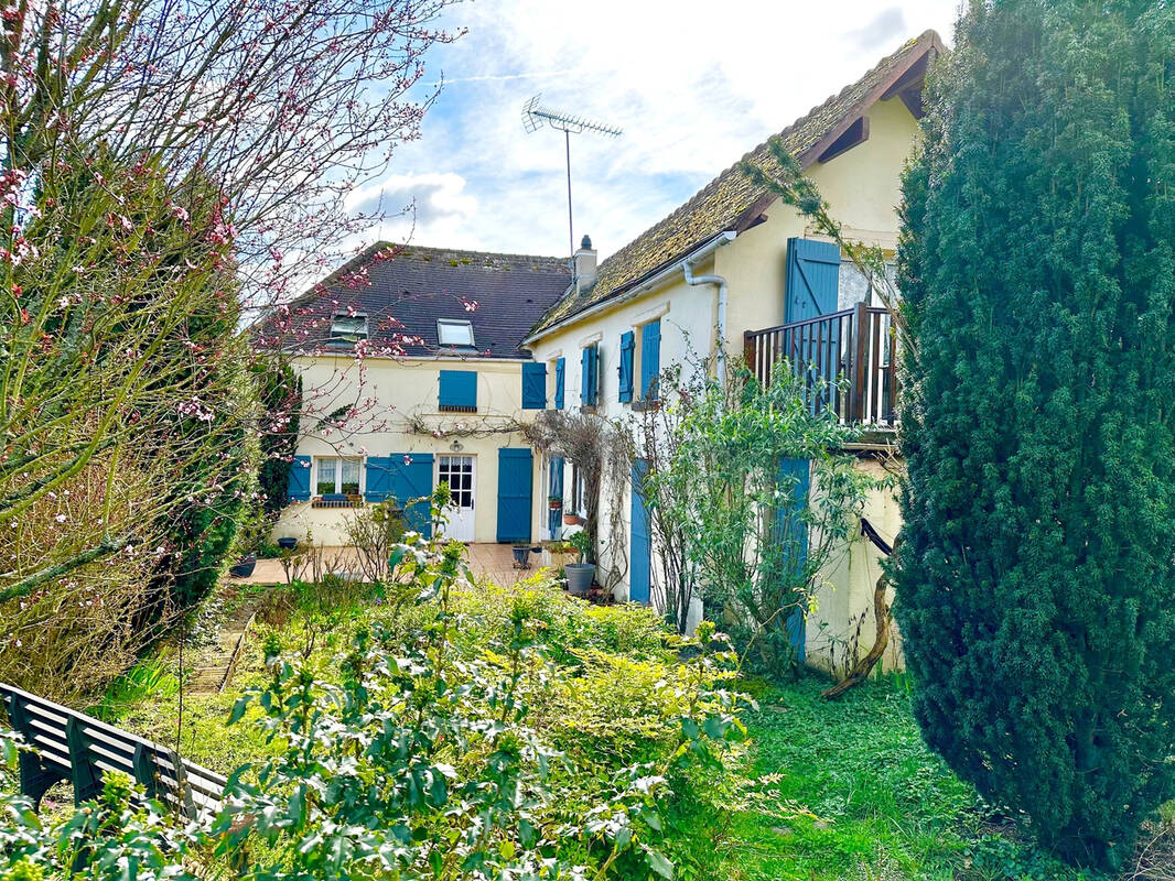 Maison à HOUDAN