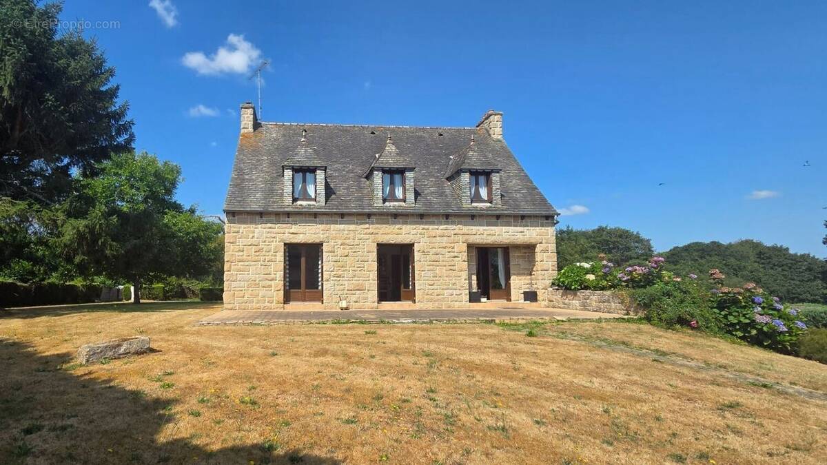 Maison familiale en pierres  22420 Le Vieux Marché - photo 1