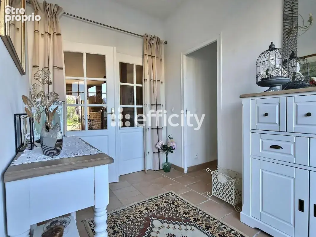 Maison 204 m² à Loulay  - photo 6