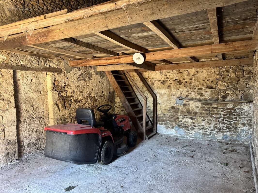Maison 83 m² à Grezac  - photo 6
