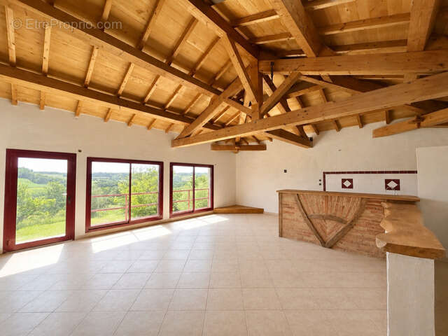 Maison 176 m2 avec dépendances - photo 3