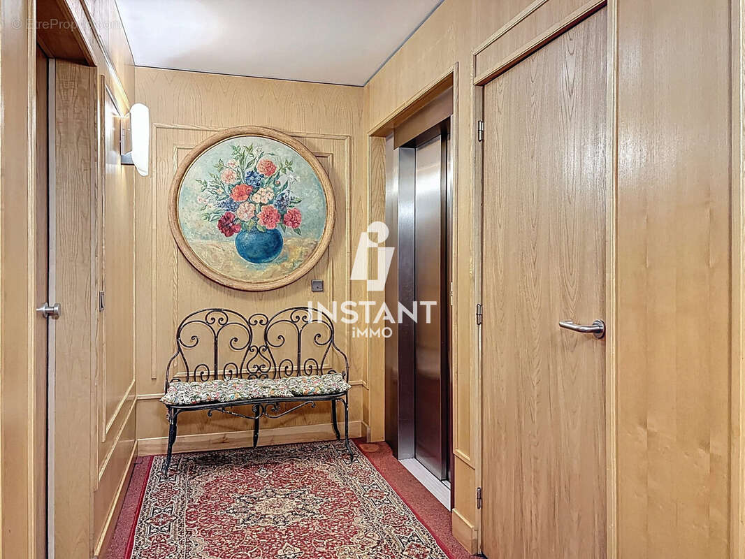 Palier - Appartement à NOGENT-SUR-MARNE