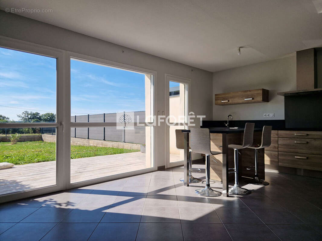 Maison à LE MONASTERE