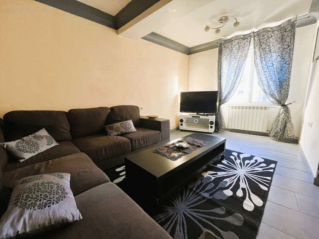 Appartement à LA TOUR-DU-CRIEU