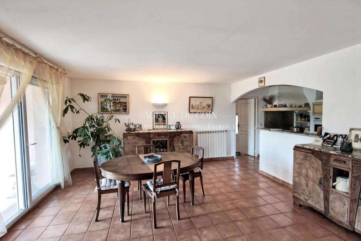 Maison à LE MUY